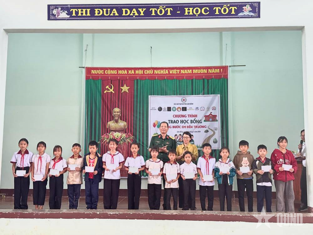 Đoàn Kinh tế - Quốc phòng 720 đồng hành cùng học sinh có hoàn cảnh khó khăn